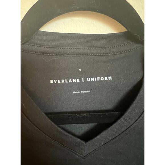 Everlane The Essential Organic V-Neck Tee - Picture 4 of 5